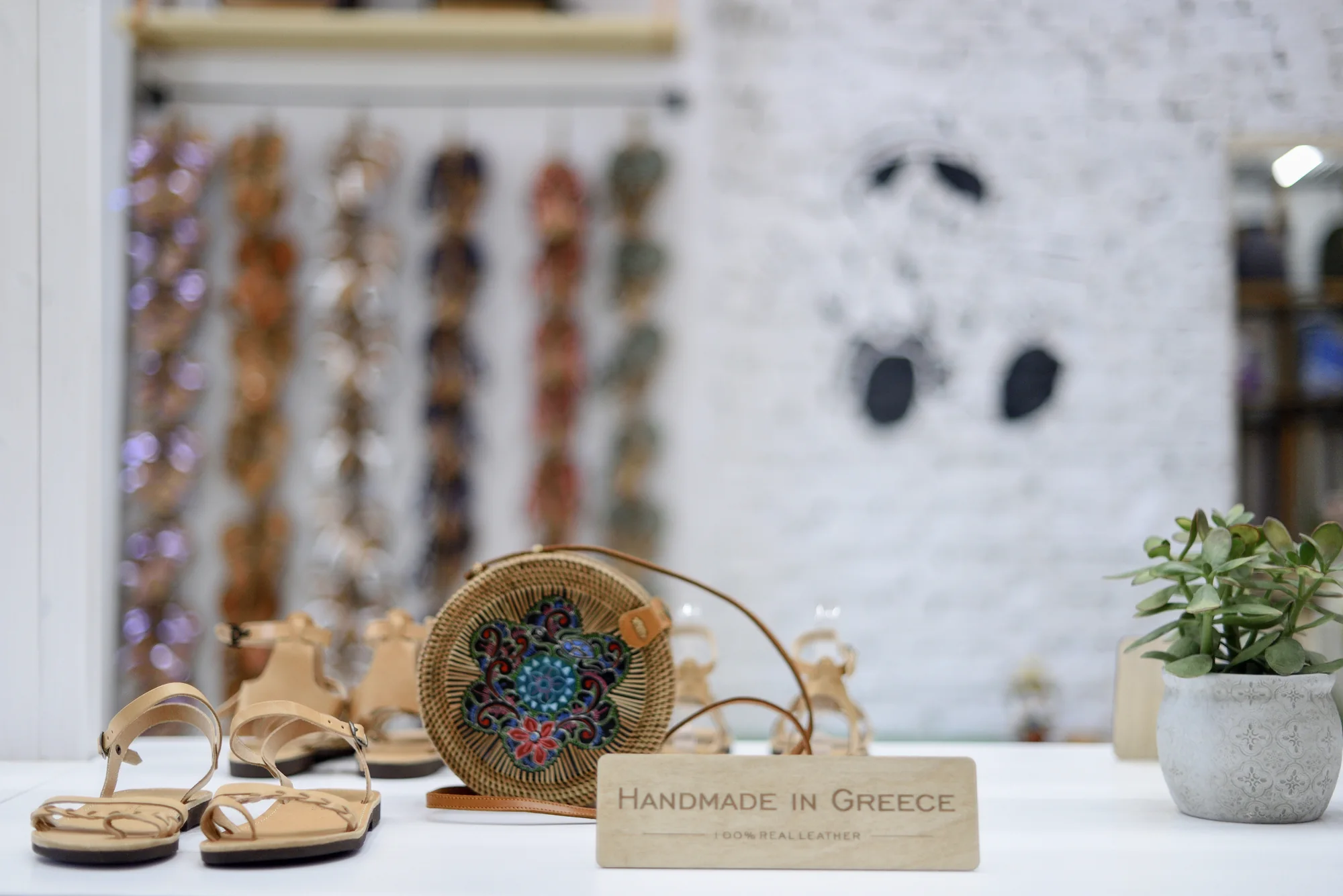 Σανδάλια στη Στοά